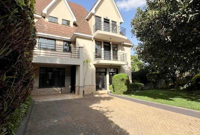 5 Bed Townhouse with En Suite in Lavington