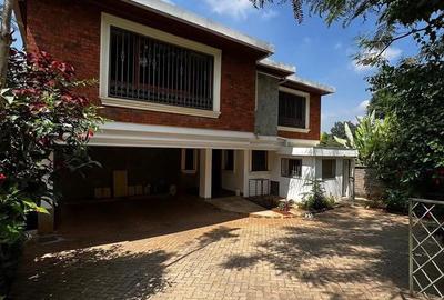 5 Bed Townhouse with En Suite at Shanzu Road