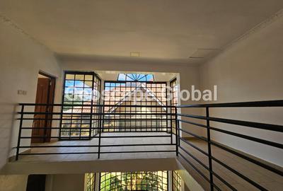 5 Bed House with En Suite in Kyuna