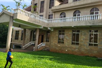 6 Bed House with En Suite at Ridgeways