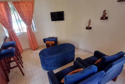Serviced 1 Bed Apartment with En Suite at 1St Avenue - 3