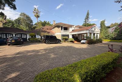 6 Bed House with En Suite in Runda - 2