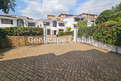 5 Bed Townhouse with En Suite in Riverside - 2