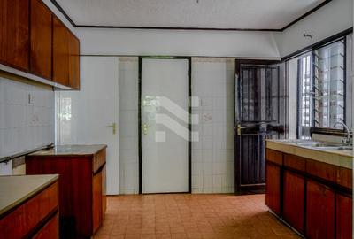 4 Bed House with En Suite in Kileleshwa