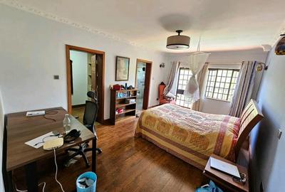 4 Bed House with En Suite in Runda