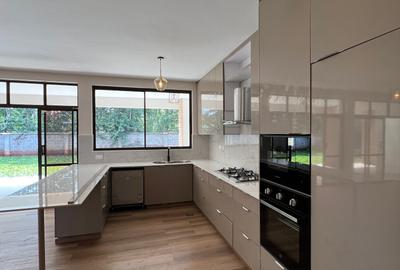 6 Bed House with En Suite in Karen
