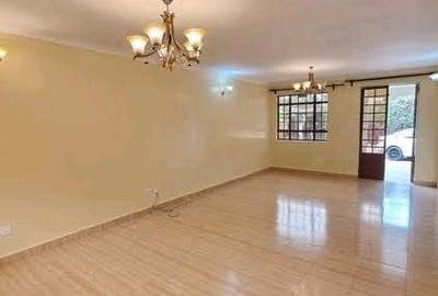 3 Bed Townhouse with Walk In Closet in Karen