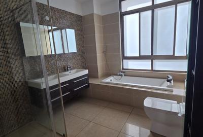 3 Bed Apartment with En Suite in Parklands - 2