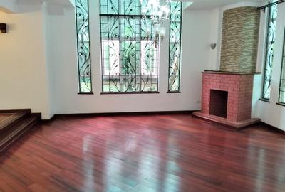 5 Bed House with En Suite in Lavington - 4