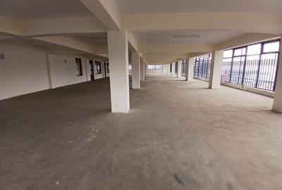 8,400 ft² Commercial Property with Parking in Industrial Area - 2