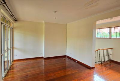 5 Bed Townhouse with En Suite in Brookside - 4