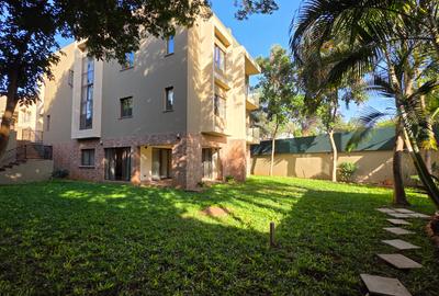 5 Bed Townhouse with En Suite at Karbaserian Avenue - 2