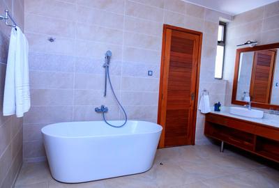 6 Bed Villa with En Suite in Nanyuki - 4
