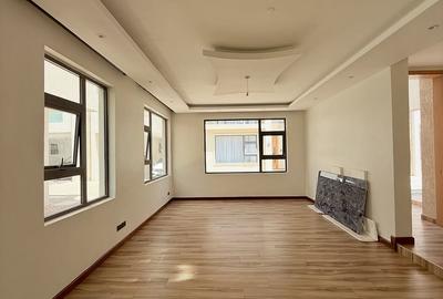 6 Bed Townhouse with En Suite at Lavington Green - 2