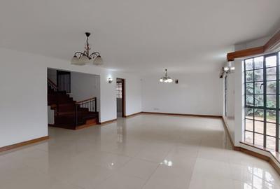 5 Bed Townhouse with En Suite in Spring Valley