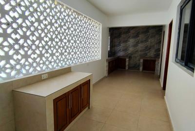 4 Bed Apartment with En Suite in Kizingo