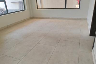 5 Bed Townhouse with En Suite in Lavington - 3