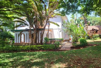 5 Bed House with En Suite at Nyari - 2