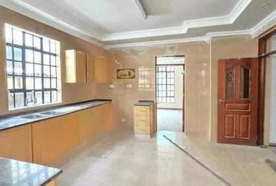 5 Bed Townhouse with En Suite at Lavington