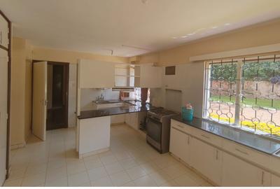 5 Bed House with En Suite in Loresho - 2