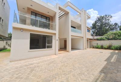 5 Bed Townhouse with En Suite at Lavington Green
