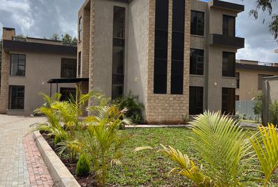 6 Bed House with En Suite in Karen