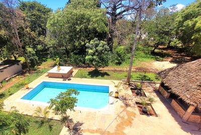 6 Bed Villa with En Suite in Diani - 4
