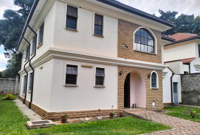 5 Bed Townhouse with En Suite in Lavington