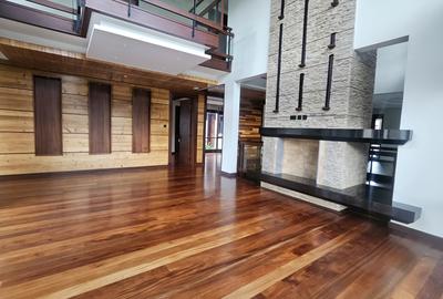 5 Bed House with En Suite in Runda