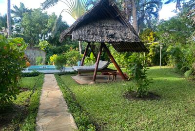 5 Bed Villa with En Suite at Beach Road