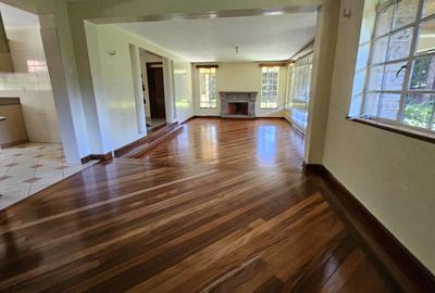 5 Bed House with En Suite in Runda