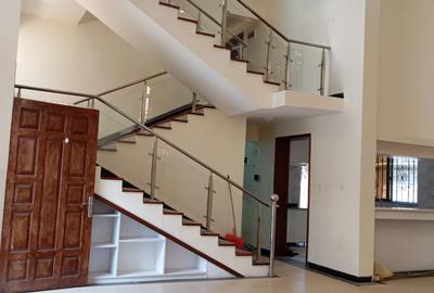 5 Bed Townhouse with En Suite in Lavington - 3