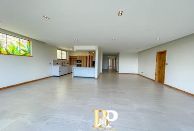 4 Bed Apartment with En Suite in Spring Valley - 2