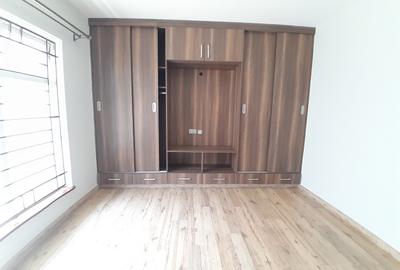 2 Bed Apartment with En Suite in Kilimani - 4