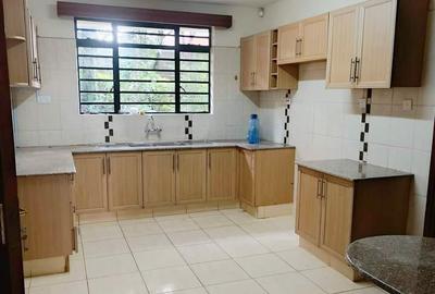 4 Bed House with Garden at Rosslyn