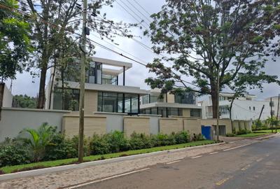 6 Bed Townhouse with En Suite in Lavington - 3