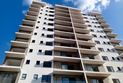 3 Bed Apartment with En Suite in Brookside