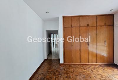 5 Bed House with En Suite in Gigiri