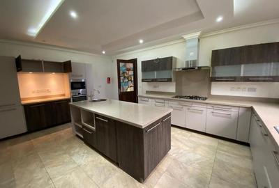 5 Bed Townhouse with En Suite in Lavington