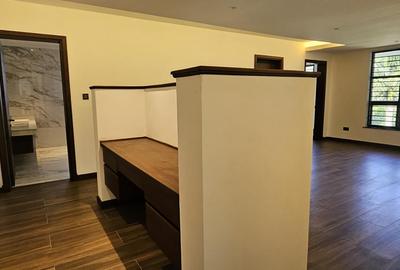 5 Bed House with En Suite in Runda