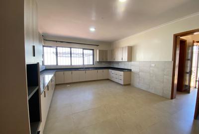 5 Bed Townhouse with En Suite in Loresho