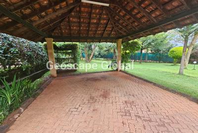5 Bed House with En Suite in Runda