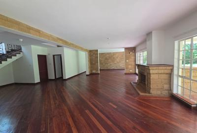 5 Bed Villa with En Suite in Rosslyn - 4