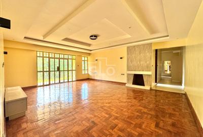 4 Bed Villa with En Suite in Nyari