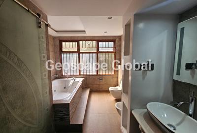 5 Bed House with En Suite in Loresho