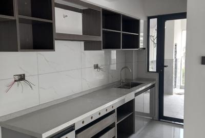 2 Bed Apartment with En Suite in Westlands Area - 3