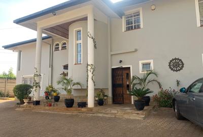 4 Bed House with En Suite in Nyari