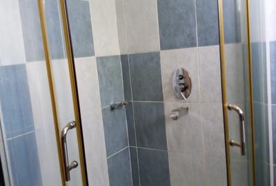 Furnished 2 Bed Apartment with En Suite in Rosslyn - 4