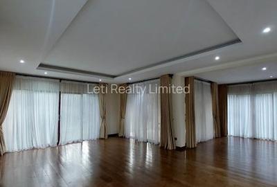 5 Bed Townhouse with En Suite in Lavington - 3