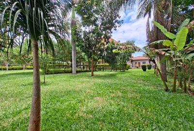 5 Bed House with En Suite in Runda - 2